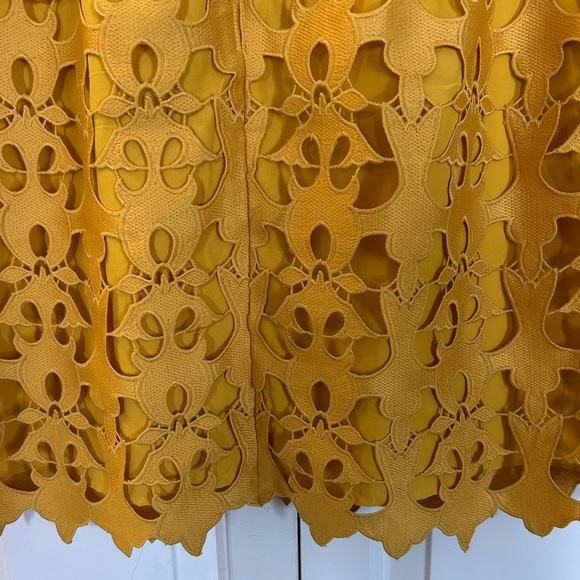 LOFT Mustard Yellow Layered Cutout Stretch Waistband Skirt Size 4 - Picture 3 of 9